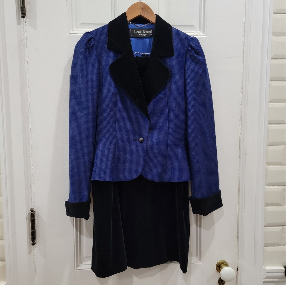 LOUIS FERAUD PARIS 2 pc Suit Blazer with Skirt